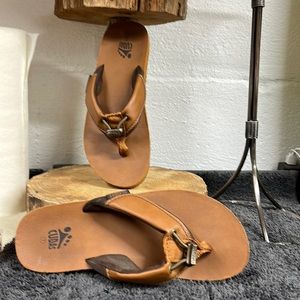 Cudas‎ brown flip flops